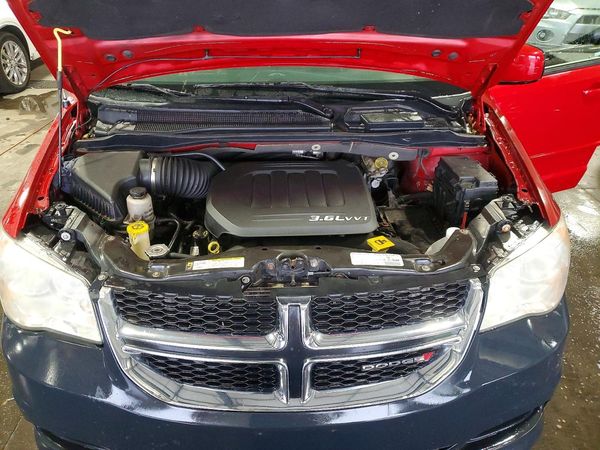 2013 DODGE GRAND CARAVAN — Engine bay