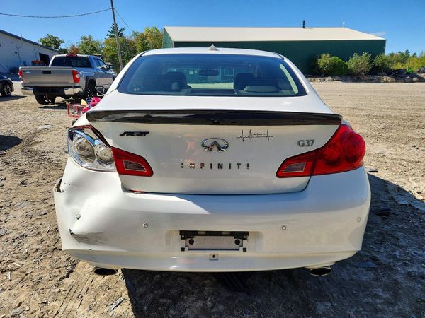 2013 INFINITI G37
