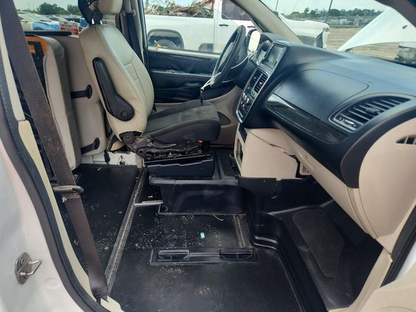 2018 DODGE GRAND CARAVAN SE