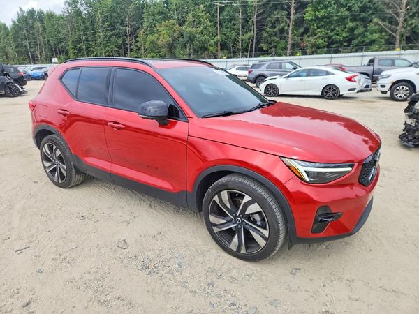 2025 VOLVO XC40 Plus Dark