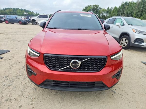 2025 VOLVO XC40 Plus Dark