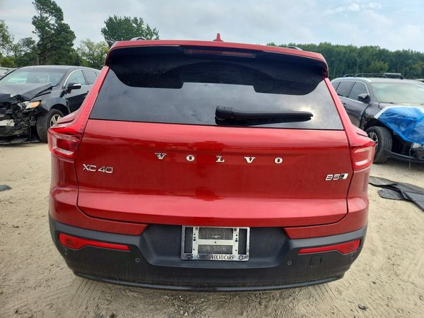 2025 VOLVO XC40 Plus Dark