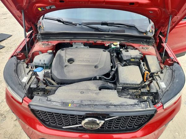 2025 VOLVO XC40 Plus Dark