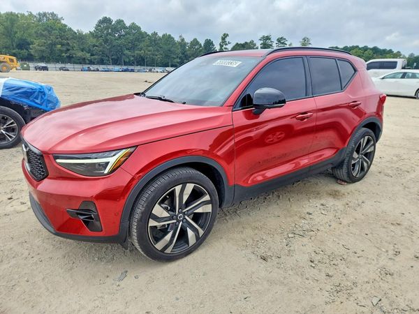 2025 VOLVO XC40 Plus Dark
