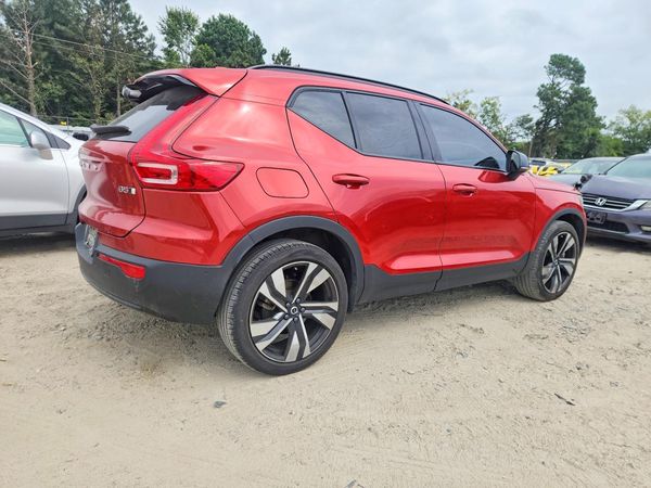 2025 VOLVO XC40 Plus Dark
