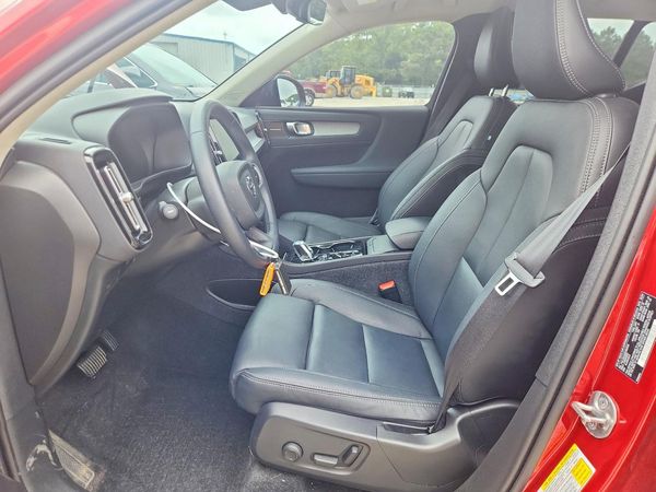 2025 VOLVO XC40 Plus Dark