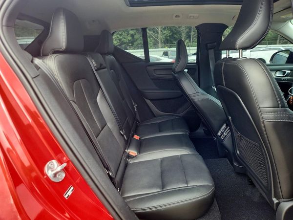 2025 VOLVO XC40 Plus Dark