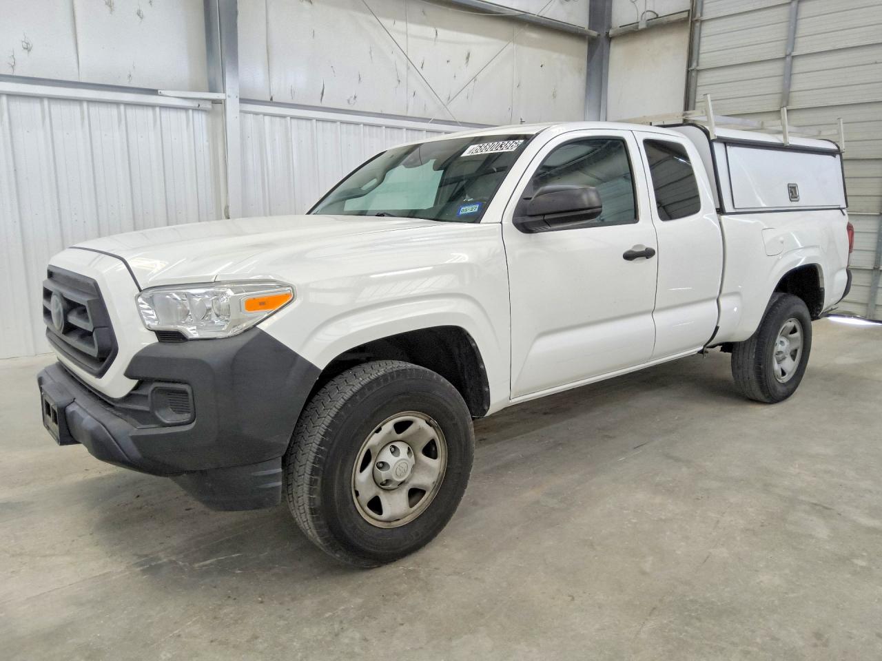 2022 TOYOTA TACOMA SR5 — Front 3/4