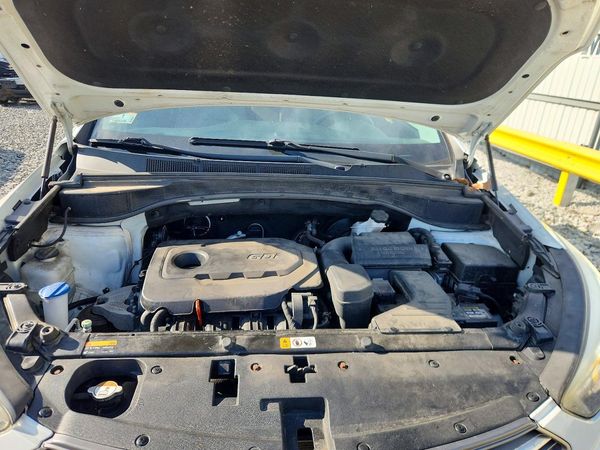 2017 HYUNDAI SANTA FE — Engine bay