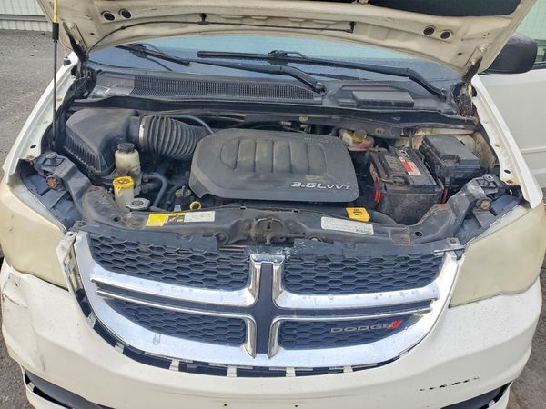 2013 DODGE GRAND CARAVAN SE — Engine bay