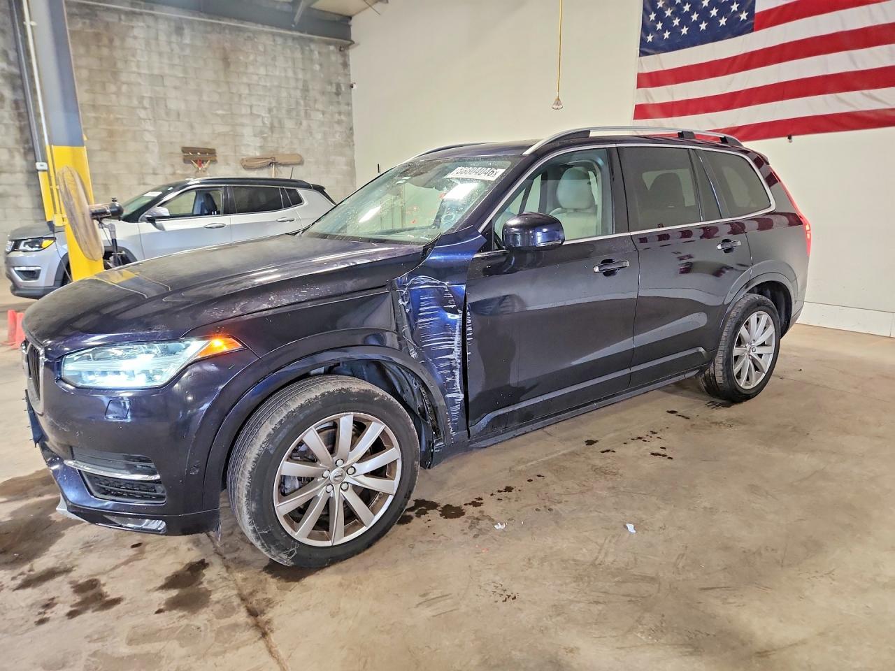 2016 VOLVO XC90 — Front 3/4