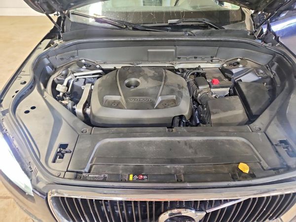 2016 VOLVO XC90 — Engine bay