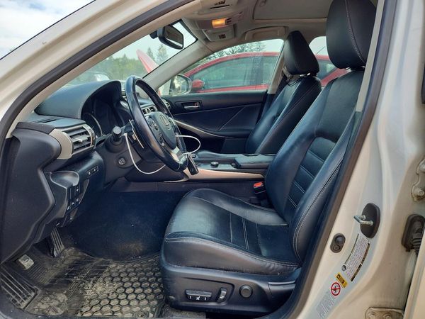 2016 LEXUS IS 300 — DENT