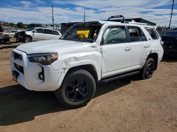 2023 TOYOTA 4RUNNER SR5 Prem — Front 3/4