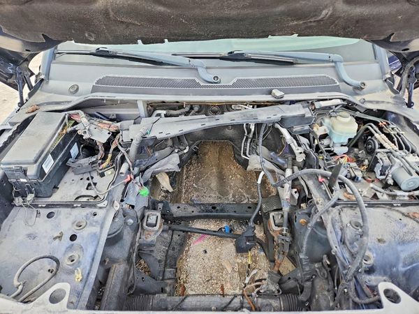 2016 LAND ROVER LR4 HSE — Engine bay
