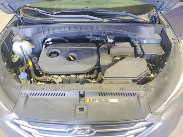 2017 HYUNDAI TUCSON — Engine bay