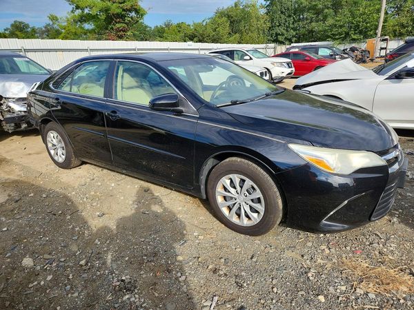 2015 TOYOTA CAMRY — Passenger 3/4