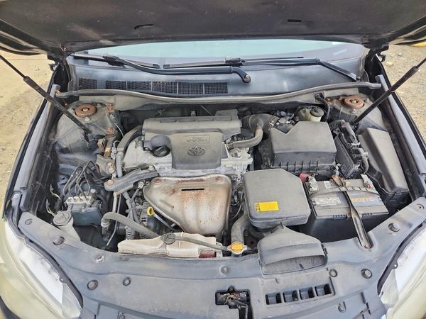 2015 TOYOTA CAMRY — Engine bay