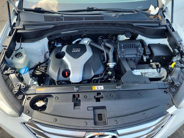 2016 HYUNDAI SANTA FE Turbo Tech — Engine bay
