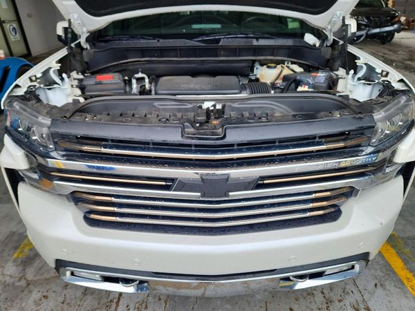 2019 CHEVROLET SILVERADO High Country — Engine bay