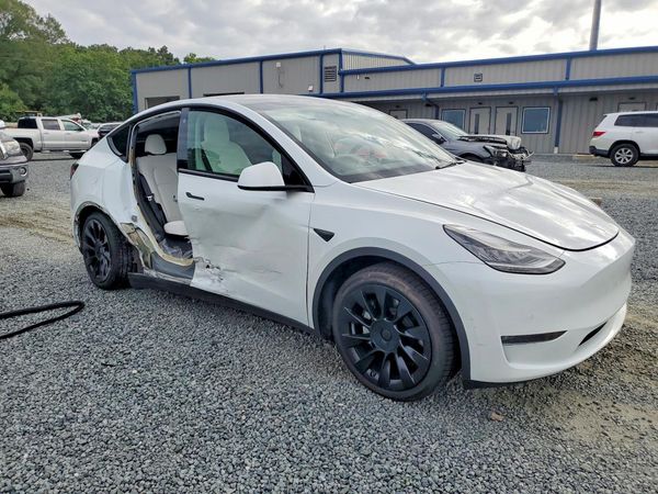 2021 TESLA MODEL Y — Passenger 3/4