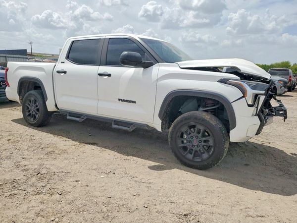 2024 TOYOTA TUNDRA — Passenger 3/4
