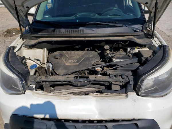 2016 KIA SOUL — Engine bay