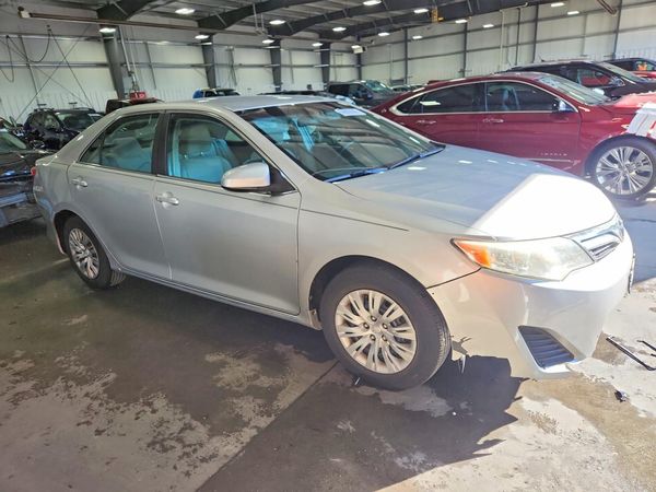 2014 TOYOTA CAMRY — Passenger 3/4