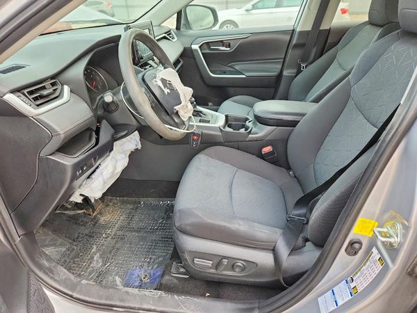 2020 TOYOTA RAV4 XLE — DENT