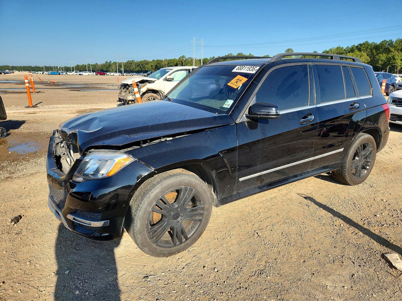 2013 MERCEDES-BENZ GLK GLK350 — Front 3/4