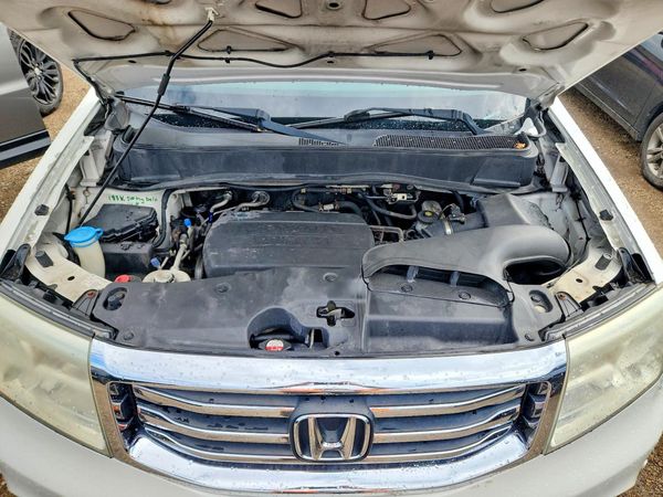 2012 HONDA PILOT TOURING — Engine bay