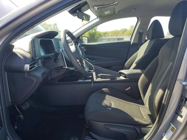 2025 HYUNDAI ELANTRA SE — DENT
