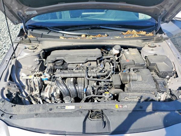 2025 HYUNDAI ELANTRA SE — Engine bay