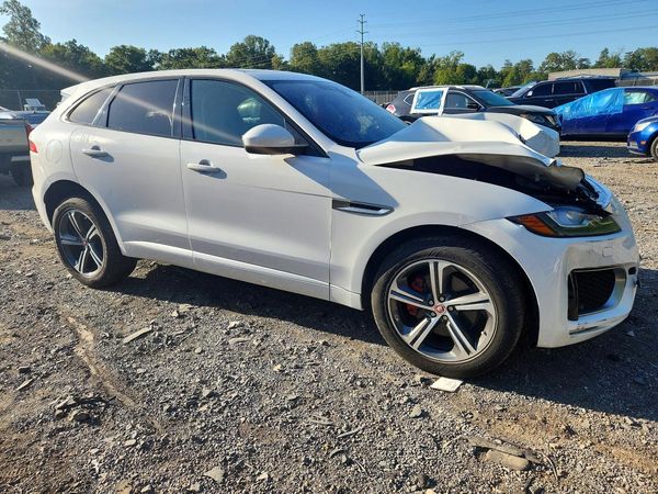 2018 JAGUAR F-PACE — Passenger 3/4