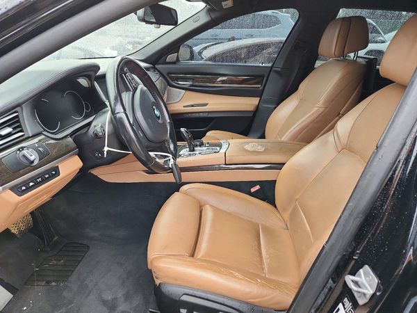 2015 BMW 750 — DENT