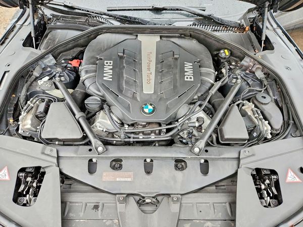 2015 BMW 750 — Engine bay