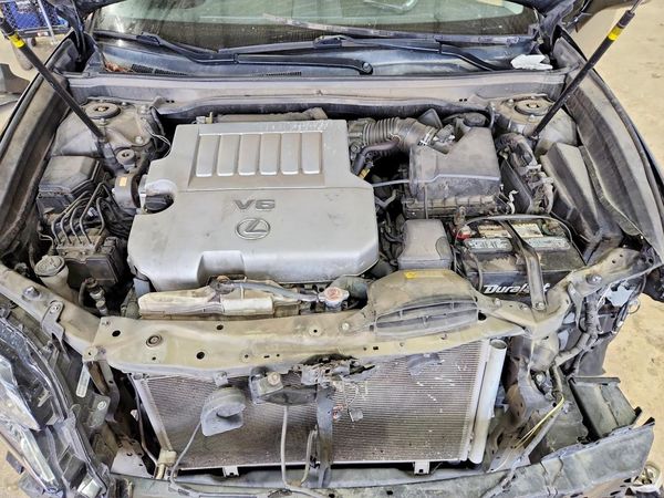 2017 LEXUS ES 350 — Engine bay