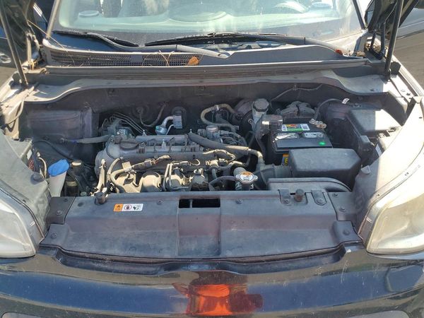 2015 KIA SOUL — Engine bay