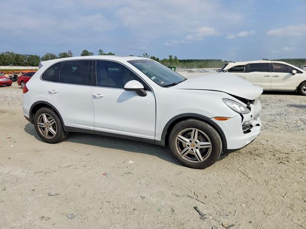 2014 PORSCHE CAYENNE — Passenger 3/4