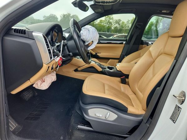 2014 PORSCHE CAYENNE — DENT