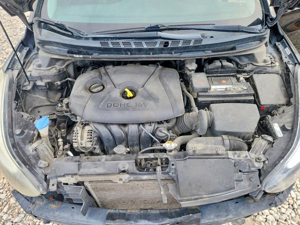 2015 HYUNDAI ELANTRA GLS(Middle) — Engine bay