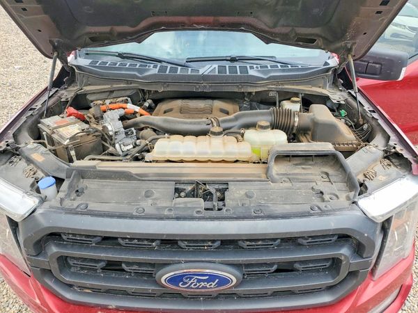 2022 FORD F150 SuperCrew — Engine bay