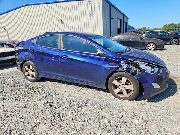 2013 HYUNDAI ELANTRA