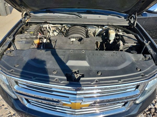 2015 CHEVROLET SUBURBAN LTZ — Engine bay
