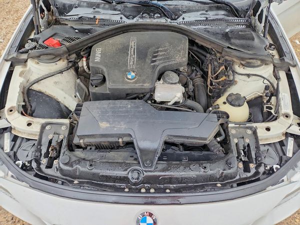 2013 BMW 328 xDrive — Engine bay