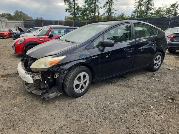 2012 TOYOTA PRIUS — Front 3/4