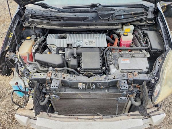 2012 TOYOTA PRIUS — Engine bay
