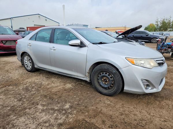 2013 TOYOTA CAMRY Hybrid — Passenger 3/4