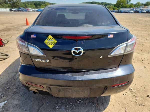 2013 MAZDA 3 SV/Base