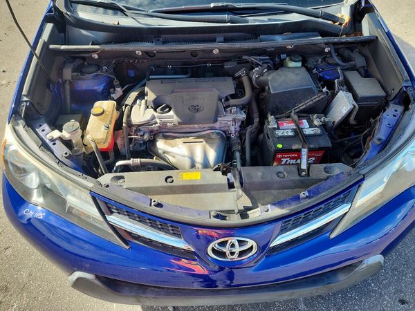 2015 TOYOTA RAV4 XLE (M Grade) — Engine bay